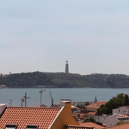 Charming Meio A Lapa Iii Amazing Terrace View Lisbon