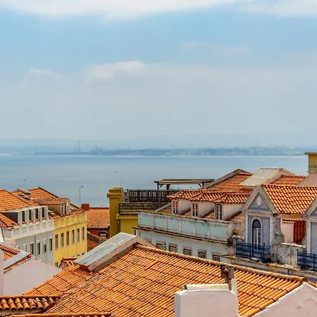 Apartment Charming Meio A Lapa Iii Amazing Terrace View Lisbon