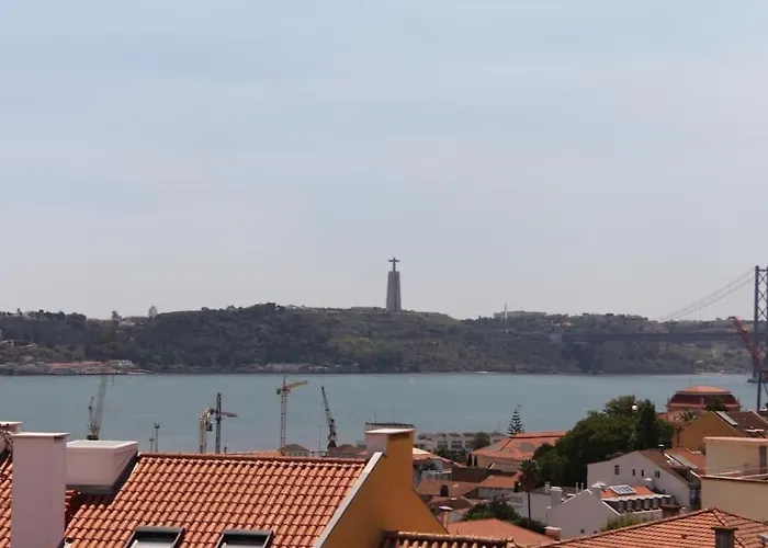 Charming Meio A Lapa Iii Amazing Terrace View Lisboa