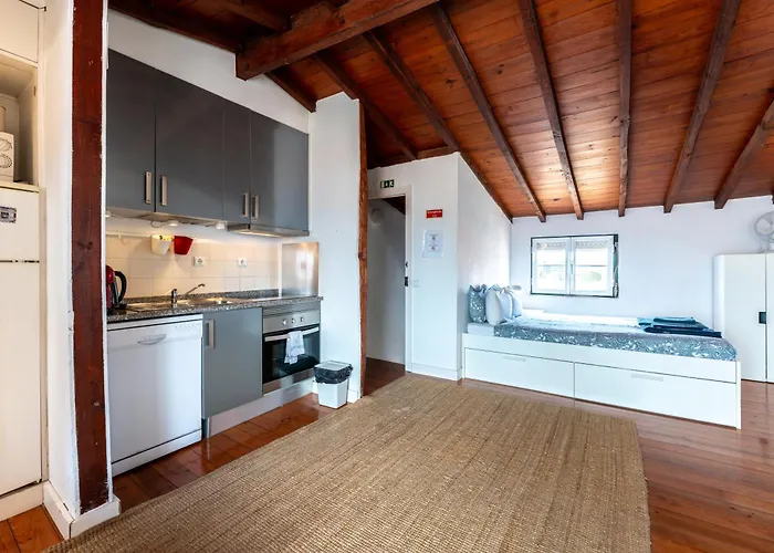 Charming Meio A Lapa Iii Amazing Terrace View Lisboa