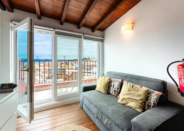 Charming Meio A Lapa Iii Amazing Terrace View Lisboa